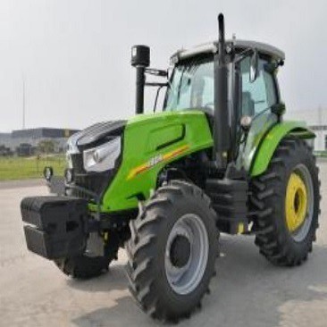 Didelis keturių ratų traktorius